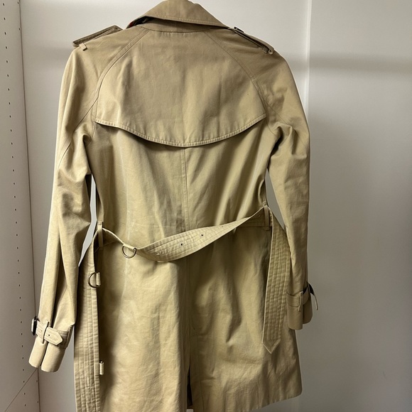 Burberry Long Trench Coat Colour: Honey
Coat Length: Long Size: USA 4 - Picture 5 of 12